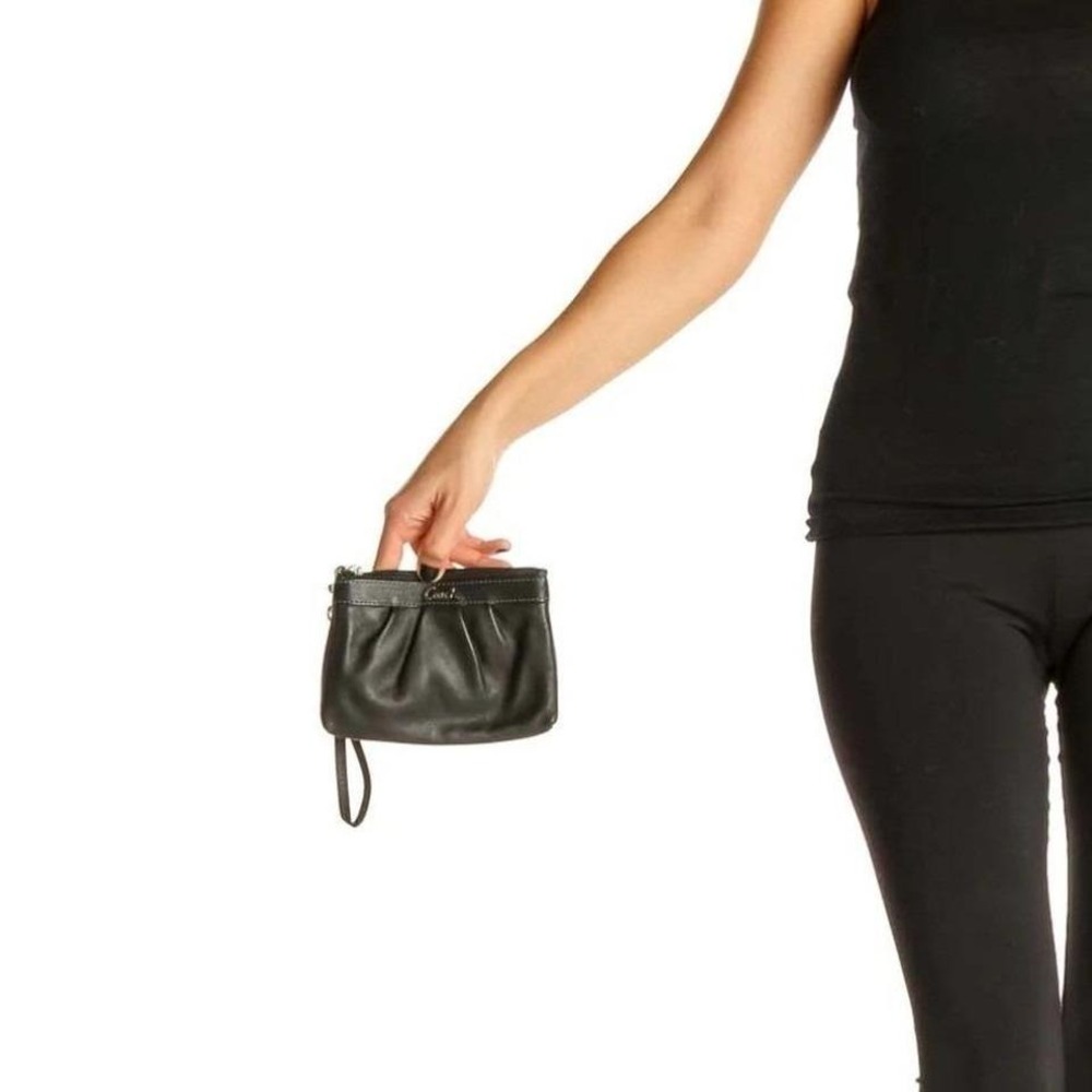 Coach Black Leather Pleated Wristlet Clutch Bag with Zip Closure - Picture 2 of 3